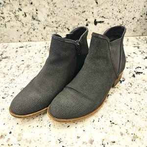 Kensie gray zip up ankle boots...size 8
